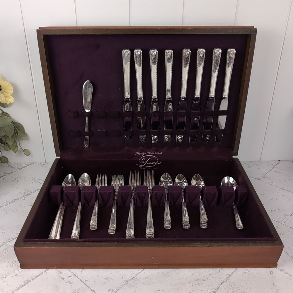 Vintage Oneida Prestige BORDEAUX  1945 Silverplate 50 Pieces + Storage Box